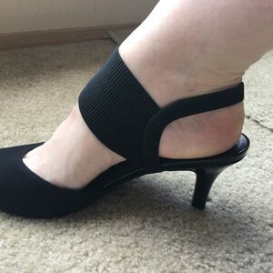 Beautiful - size 11 - lightly used
